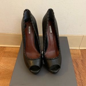 Leon Max black peep toe heels NWOT